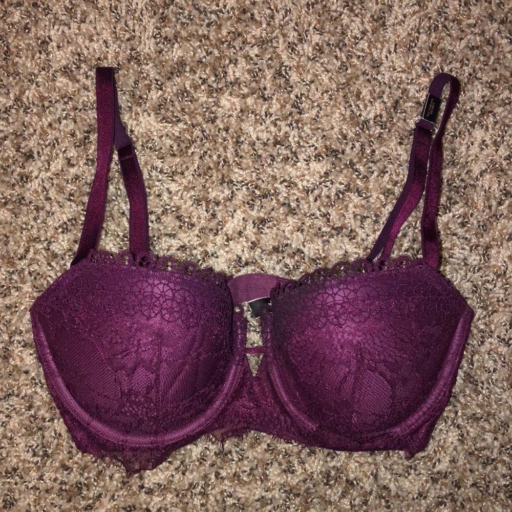 Victoria’s Secret bra size 32 DD
